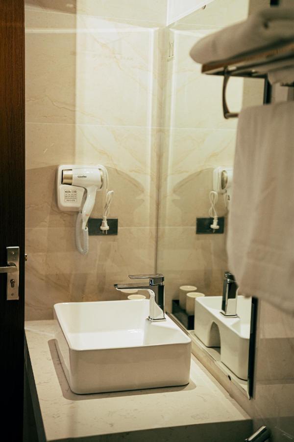 Milan Hotel Ніньбінь Екстер'єр фото